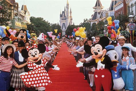 💌 Descriptive paragraph about disney world. Descriptive essay on walt ...