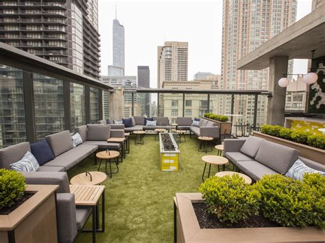 The 20 Hottest Rooftop Bars and Terraces in Chicago Right Now - Eater ...