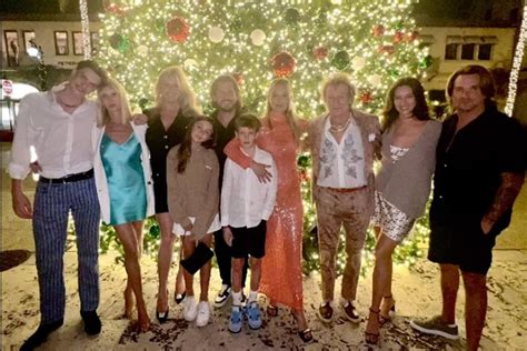 Rod Stewart Poses with Wife Penny and Six of His Children in Rare ...