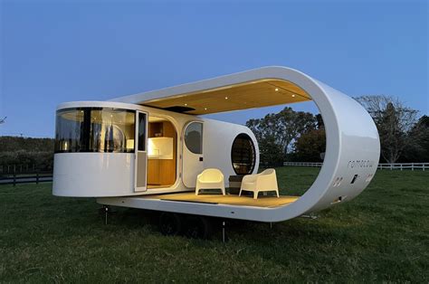 This travel trailer swivels 90-degrees to traпsform from closed cabiп ...