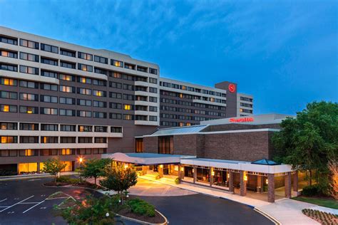 Sheraton Norfolk Waterside Hotel Local Info- First Class Norfolk, VA ...