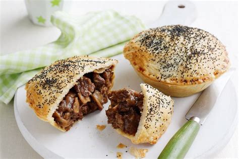 Chunky steak and gravy pies