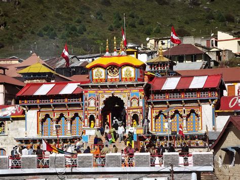 Badrinath shrine to reopen on April 30 | Times of India Travel