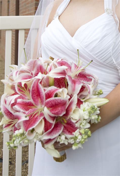 Stargazer Lilies And Roses Wedding Bouquets : Pink roses and Stargazer ...