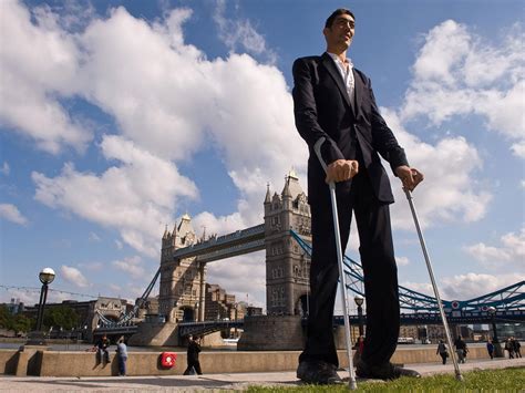 World's tallest man, 29, finally stops growing with help from Va ...