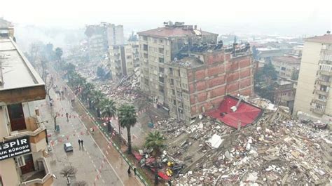 Turkey earthquake 2023: Death toll nears 3,000, rescuers search for ...