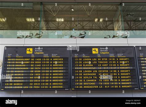 Spanish english airport arrivals hi-res stock photography and images ...