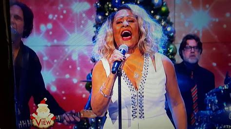 Darlene Love performs "Christmas (Baby Please Come Home)" on The View ...