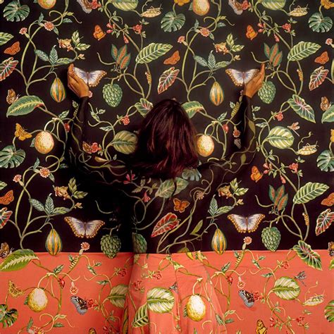 This Artist Uses Her Camouflage Skills To Blend Into Floral Backgrounds ...