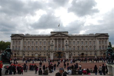 Buckingham Palace, London - Map, Facts, Location, Things to do, Best ...