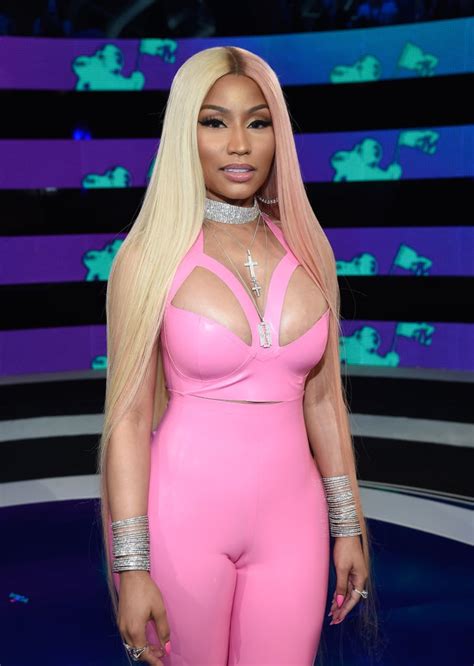 Nicki Minaj: Long Pink and Blonde Hair, 2017 MTV VMAs | Nicki Minaj ...