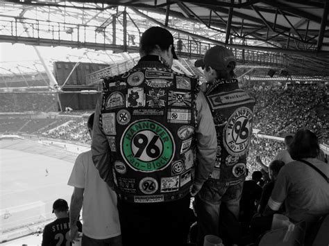 Hannover 96 Fanblock Foto & Bild | erwachsene menschen, fans, menschen ...