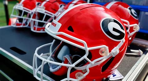 Social Media Reacts To White Georgia Bulldogs Helmet