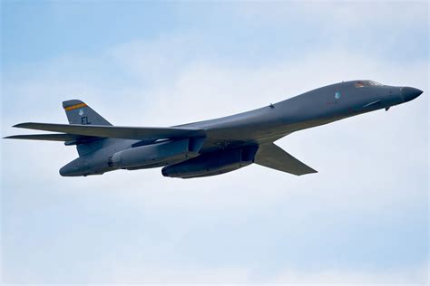 B-1″ translates to “Exploring the power and speed of the B-1 supersonic ...