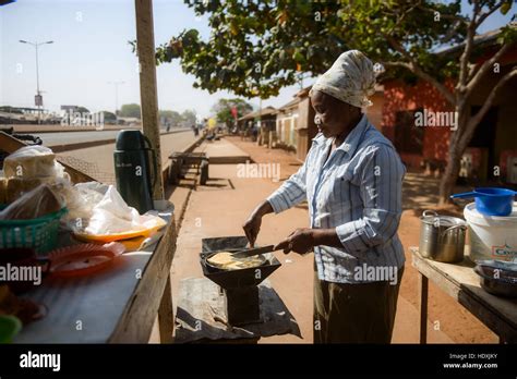 Street food in Tamale, Ghana Stock Photo - Alamy