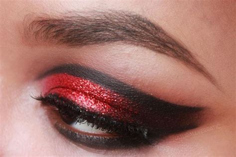 How to Do Vampire Eye Makeup? | Styles At Life