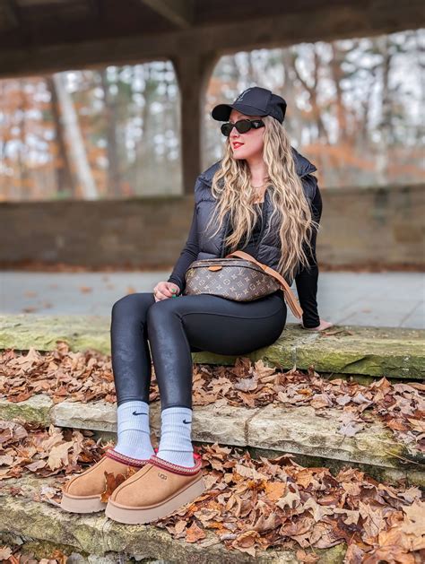 Ugg Tazz Slipper Outfit Inspo: Fall OOTD - The Travelin' Gal