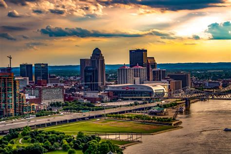 Louisville, KY Skyline | Dronestagram