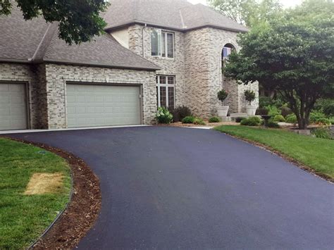 Residential Asphalt Driveway – Aurora Asphalt