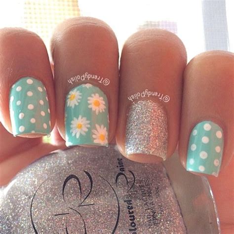 45 Easy Flower Nail Art Designs for Beginners