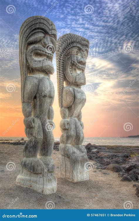 Tiki Statues at the City of Refuge Stock Image - Image of earth ...