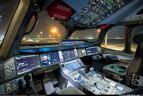 The very spacious cockpit of the A350, brightly lit by the huge screens ...