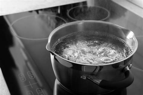 How Long To Boil Water? [Make It Safe for Consumption]