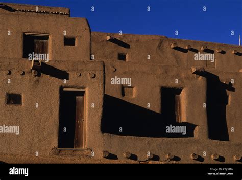 Tewa pueblo hi-res stock photography and images - Alamy