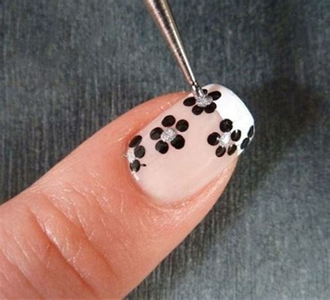 45 Easy Flower Nail Art Designs for Beginners