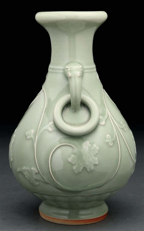 Lot Detail - ANTIQUE CHINESE PORCELAIN CELADON VASE.