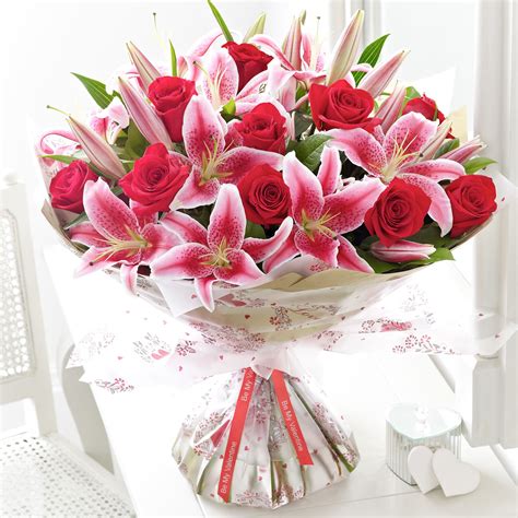 Stunning rose and lily bouquet | Flower with Vase | Pinterest | Lily ...