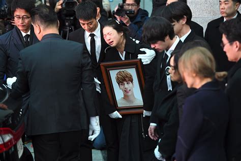 Kim Jong-hyun funeral - Celebrities who died young Photo (40929059 ...