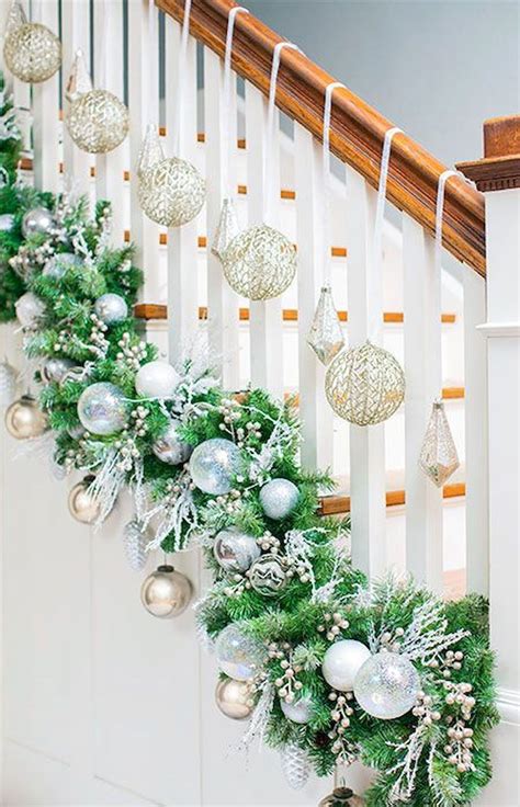 20+ Garland On Stairs Ideas – HomeDecorish