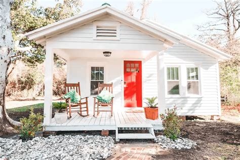 Gorgeous White Bungalow House - Life Tiny House