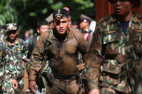 Royal Thai Navy SEALs search submerged caves for missing youths | SOFREP