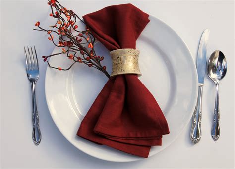 DIY Touch of Gold Napkin Rings - {Not Quite} Susie Homemaker