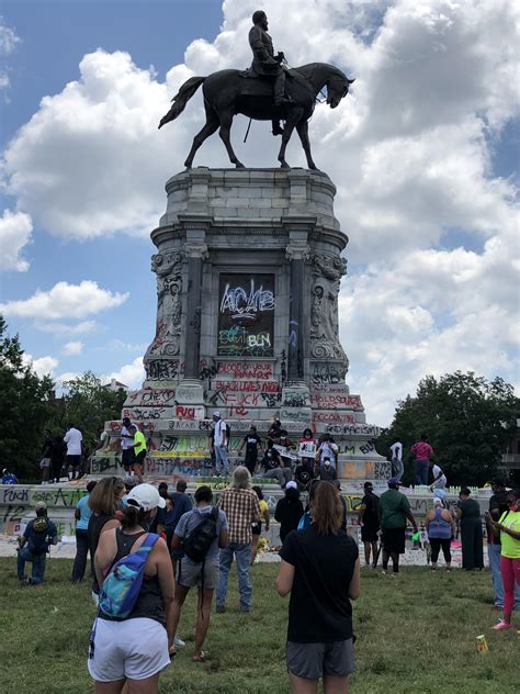 Robert E. Lee statue in Richmond VA : r/Virginia