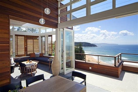 Beach House in Sydney Transforms to Mimic a Stylish Luxury Resort