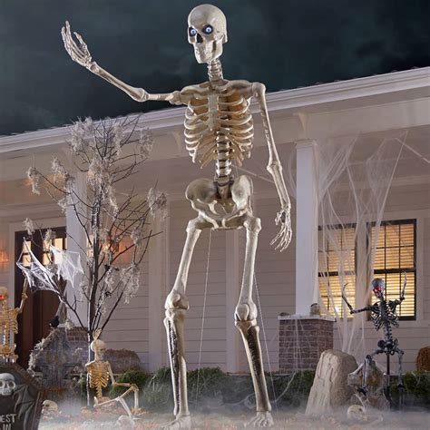 Terrifying 12 Foot Tall Giant Skeleton With Animated LCD Eyes | The ...