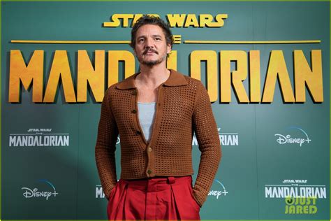 Pedro Pascal Hangs With Many Mandalorians at 'The Mandalorian' Season 3 ...