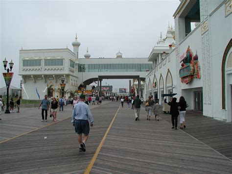 File:Atlantic city boardwalk1.jpg - Wikipedia