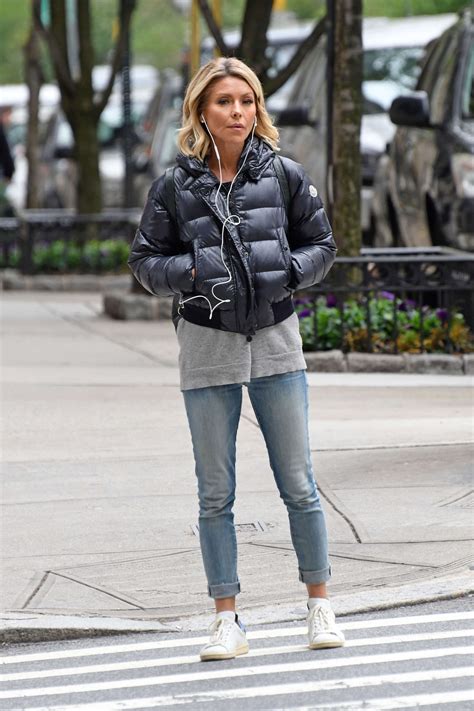 Kelly Ripa in Jeans out in New York City -02 | GotCeleb