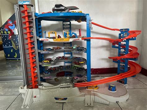 Hot wheels Ultimate Garage on Carousell