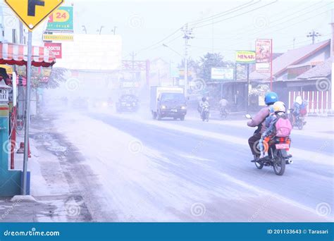 The Effects Of The Eruption Of Mount Merapi, Damage Houses And Trees ...