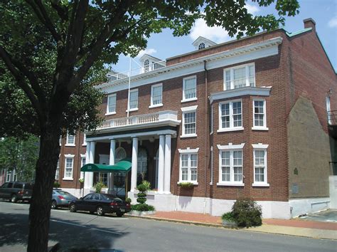 A boutique hotel at Fredericksburg Square? - Fredericksburg, VA