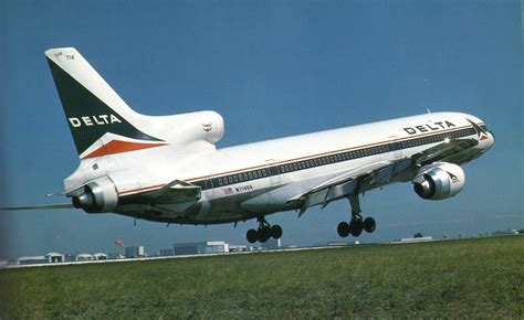 Airlines Past & Present: Delta Airlines Vintage Fleet