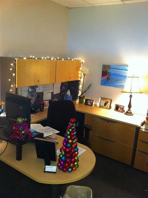 25 Stunning Office Christmas Decorations Ideas - Decoration Love