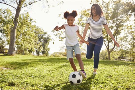 【人気ダウンロード！】 kids playingsoccer 166304-Kids playing soccer ball