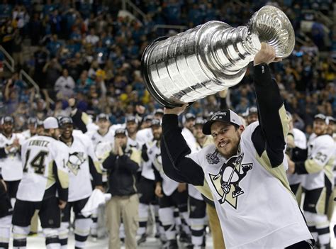 Trophy tour: Sidney Crosby takes Stanley Cup to N.S. hometown coffee ...