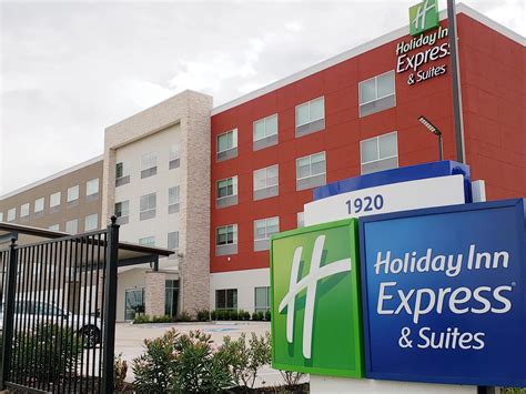 Hotel Near IAH Airport Houston | Holiday Inn Express & Suites Houston ...